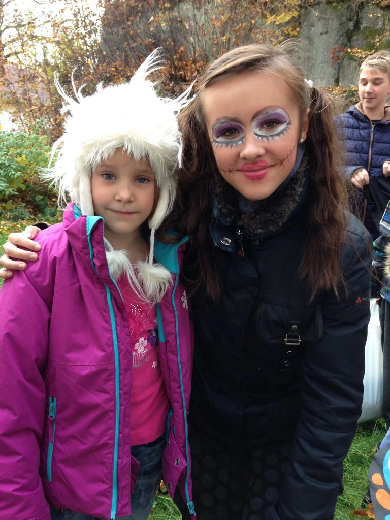 Prvňáčci s patrony pouštěli na halloweena draky 2015