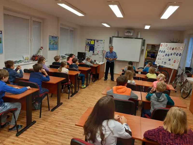 čtvrťáci na dopravním hřišti