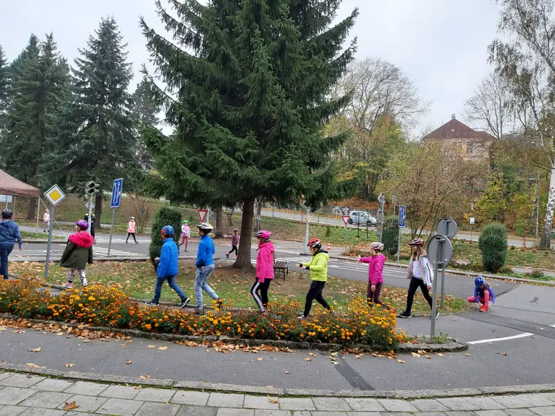 čtvrťáci na dopravním hřišti