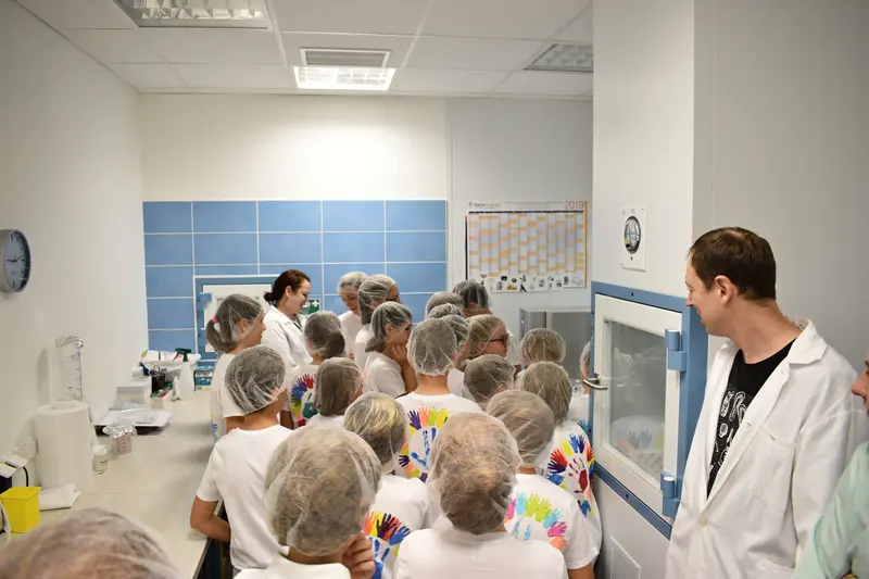 Páťáci v laboratořích