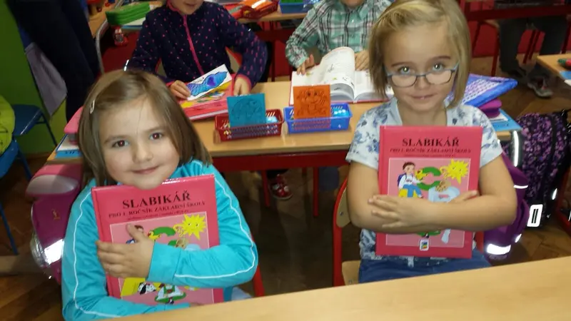 1.A -Slavnostní předávání Slabikářů patrony