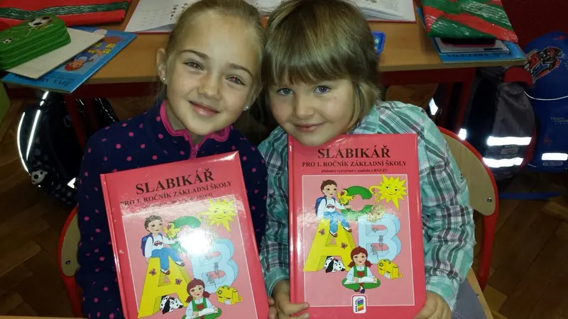 1.A -Slavnostní předávání Slabikářů patrony