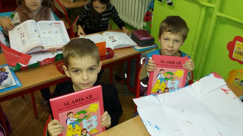 1.A -Slavnostní předávání Slabikářů patrony