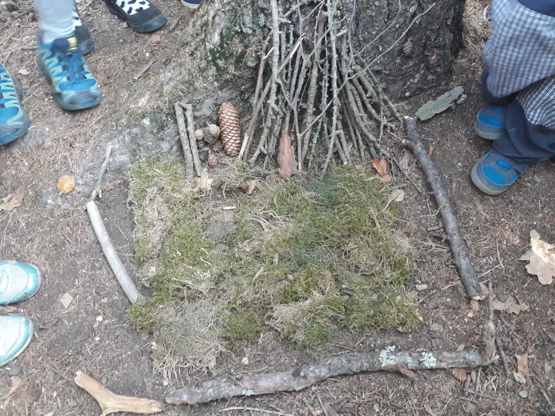 Družina v lesích u liberecké přehrady