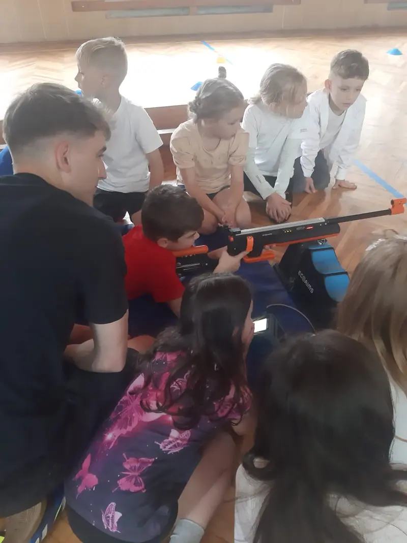 Biatlon v tělocvičně