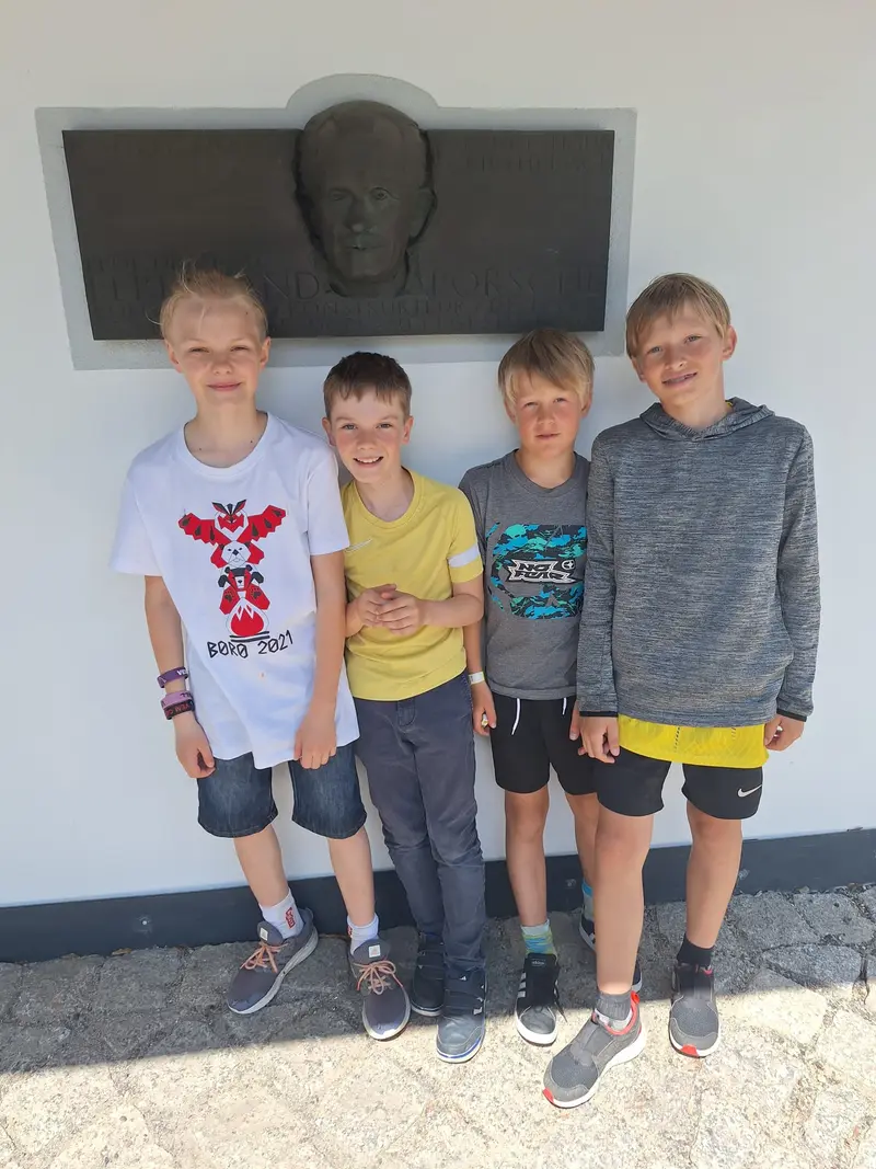 4. třída na výstavě u Ferdinanda Porscheho
