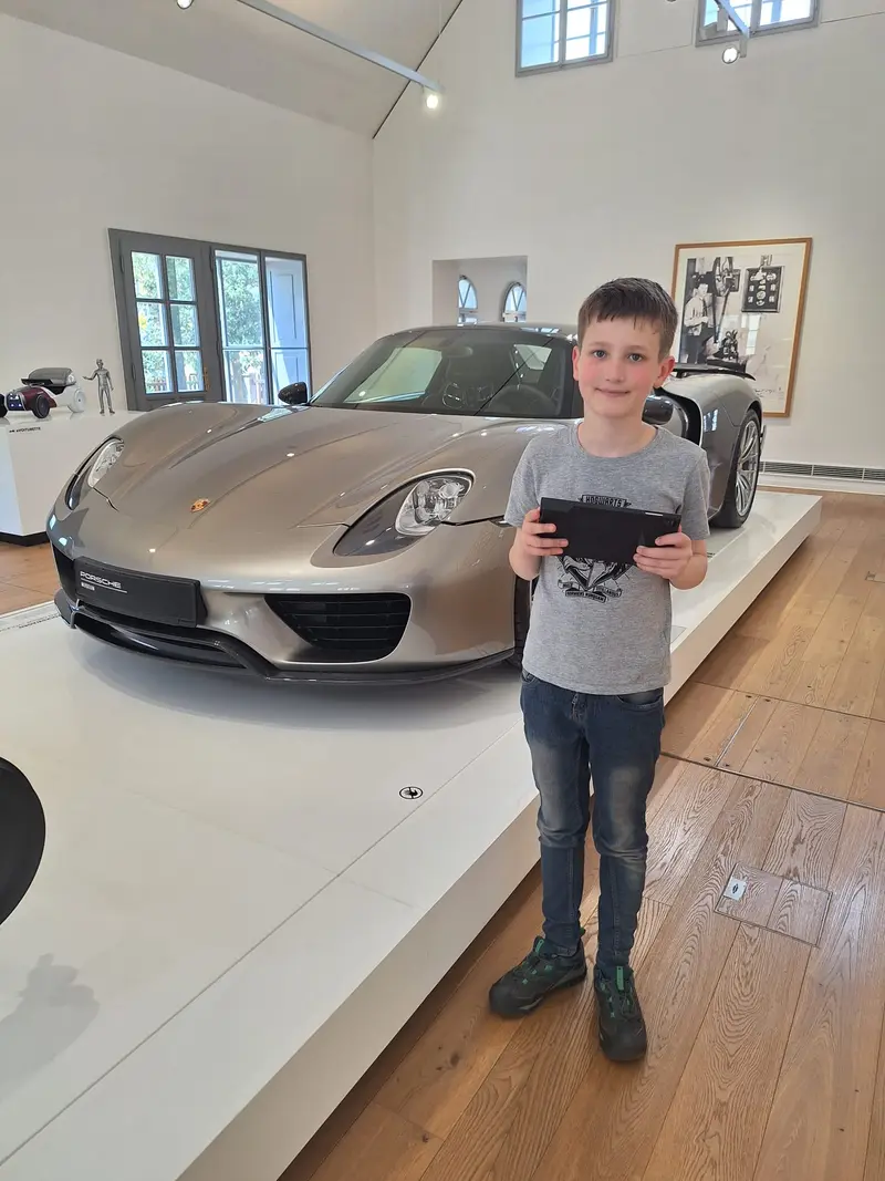 4. třída na výstavě u Ferdinanda Porscheho