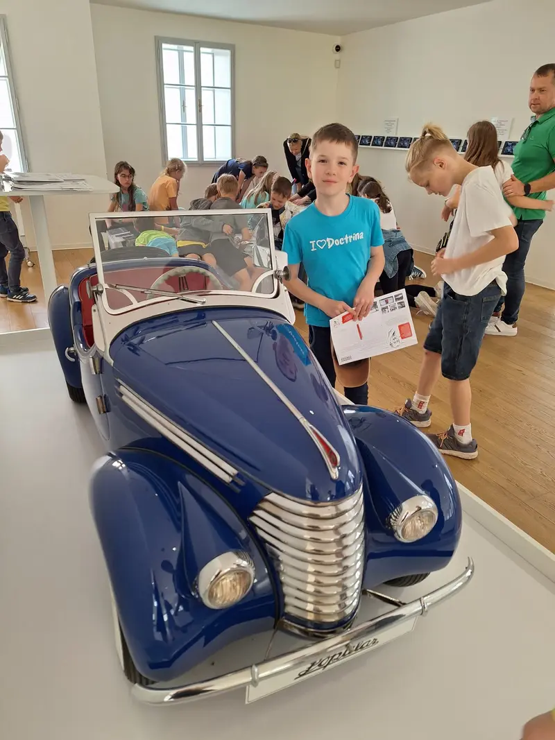 4. třída na výstavě u Ferdinanda Porscheho