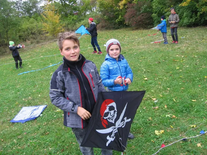Prvňáčci - Pouštění draků s patrony