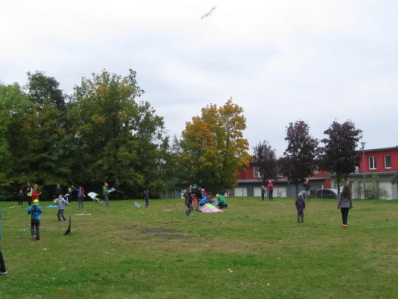 Prvňáčci - Pouštění draků s patrony
