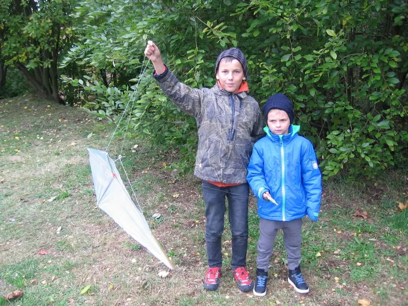 Prvňáčci - Pouštění draků s patrony