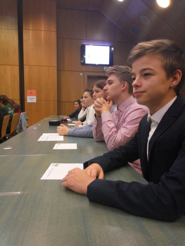 SCHŮZKA ŽÁKOVSKÝCH PARLAMENTŮ
