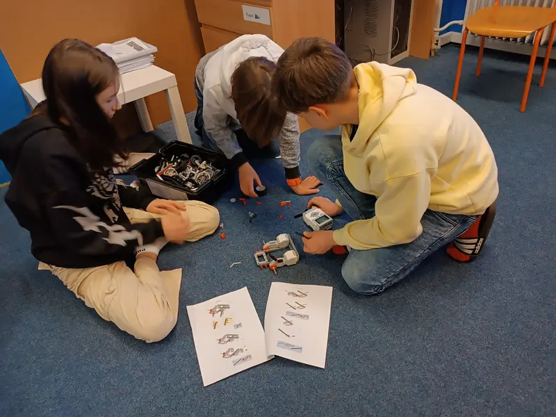Robotika v informatice 6.+7. tř.