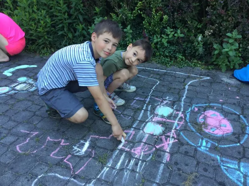 3. tř. Malování křídami s MŠ