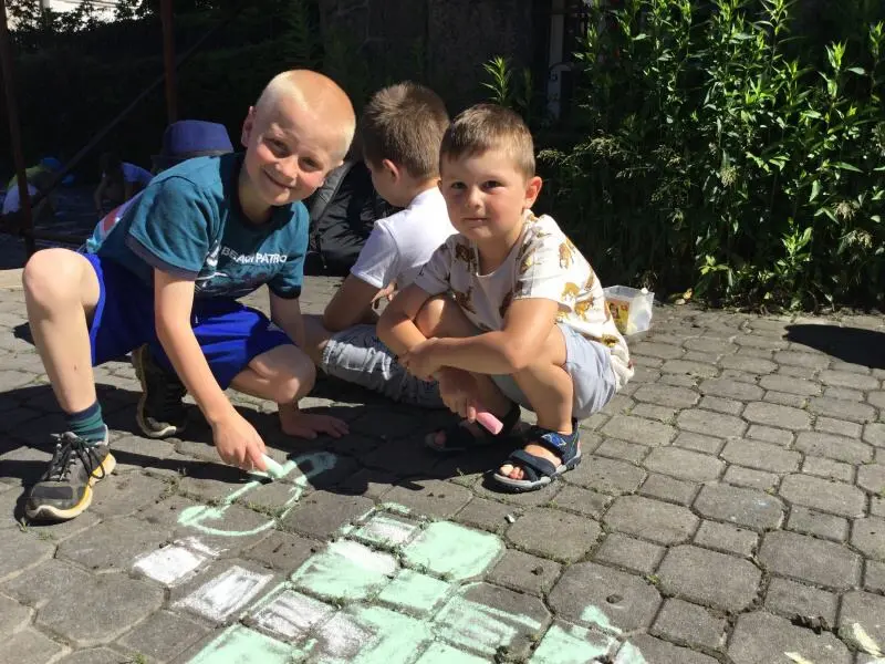 3. tř. Malování křídami s MŠ