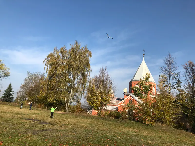 prvňáci s patrony a draky