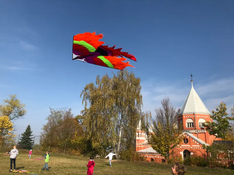 prvňáci s patrony a draky