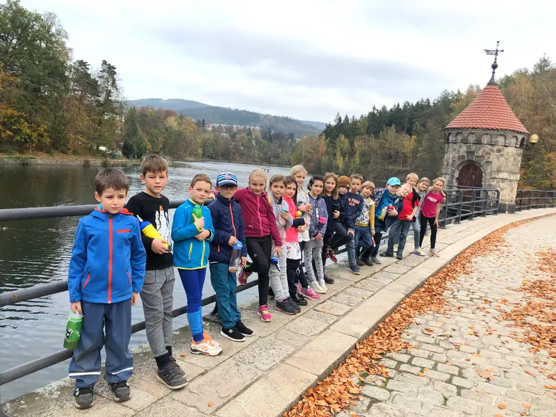 družina u přehrady