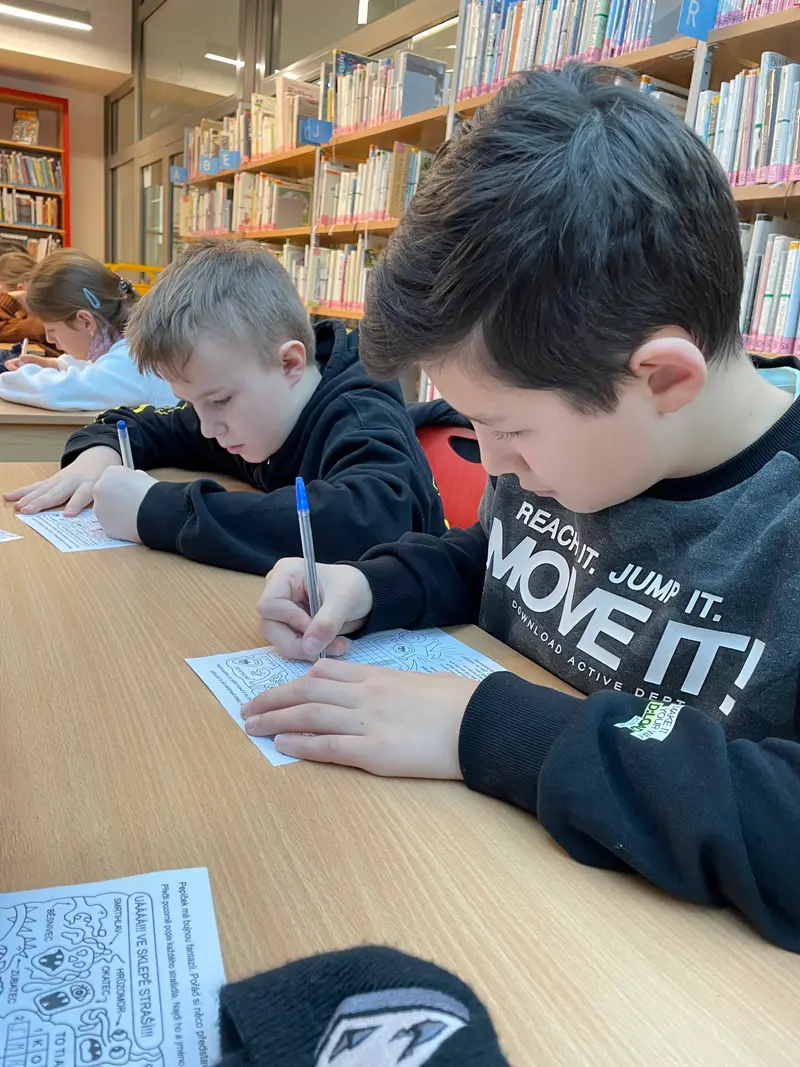 Třeťáci a čtvrťáci v knihovně