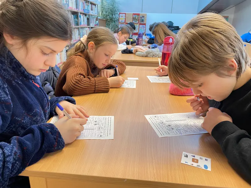 Třeťáci a čtvrťáci v knihovně