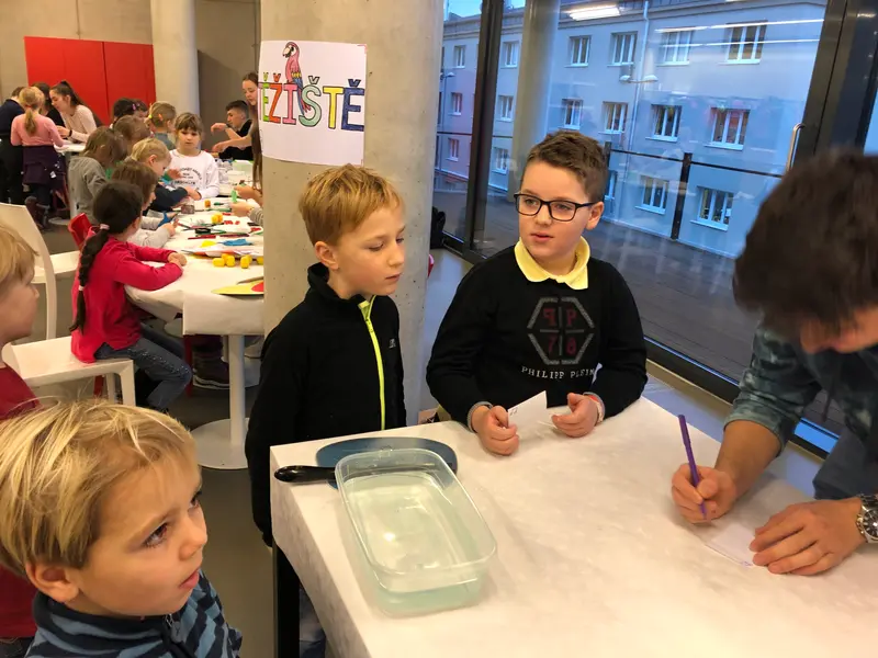 Prvňáci na fyzikálním jarmarku