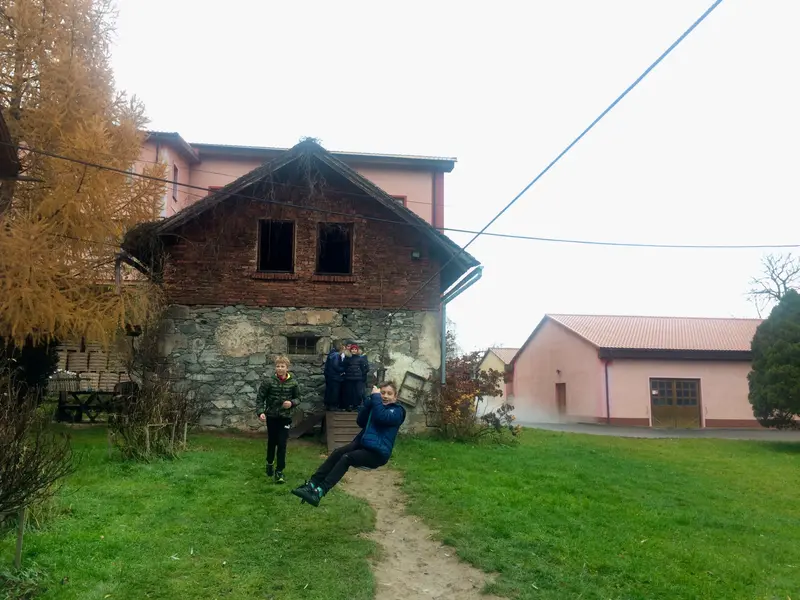 páťáci ve sklárně v lindavě