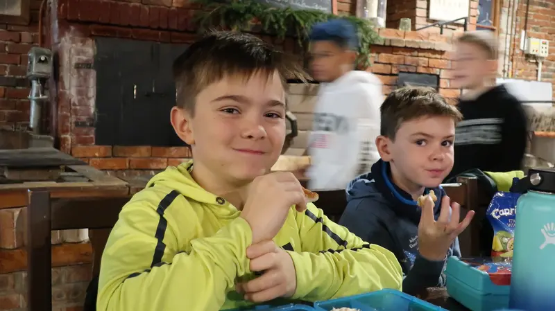 páťáci ve sklárně v lindavě