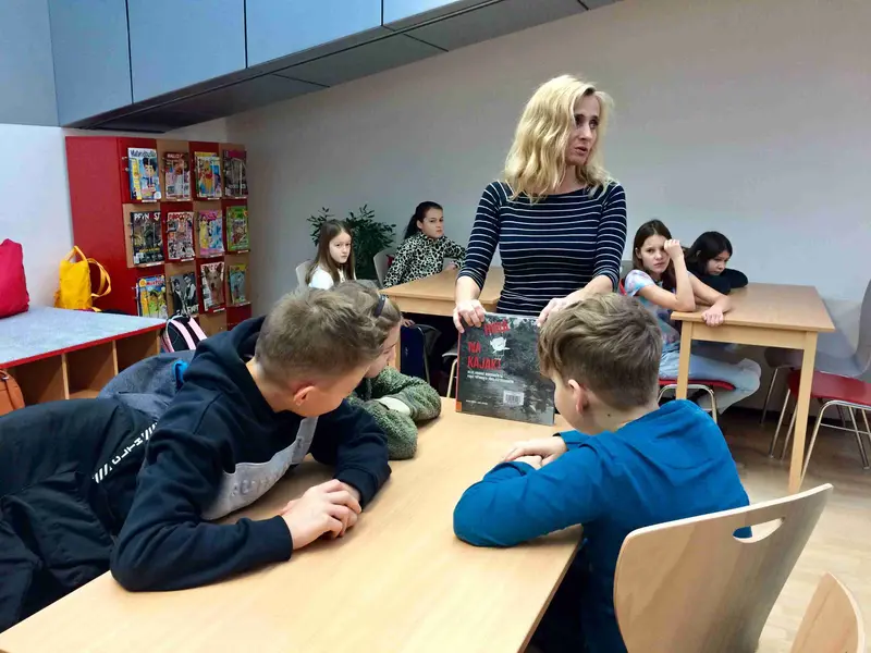 5.B na kajaku v knihovně
