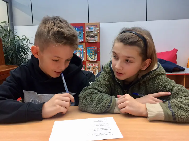 5.B na kajaku v knihovně