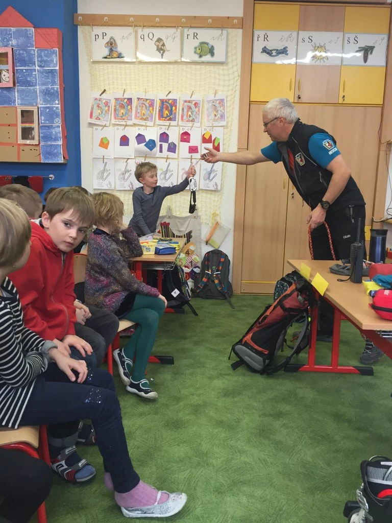 1. tř. Beseda s panem Zavřelem (Horská služba Harrachov)