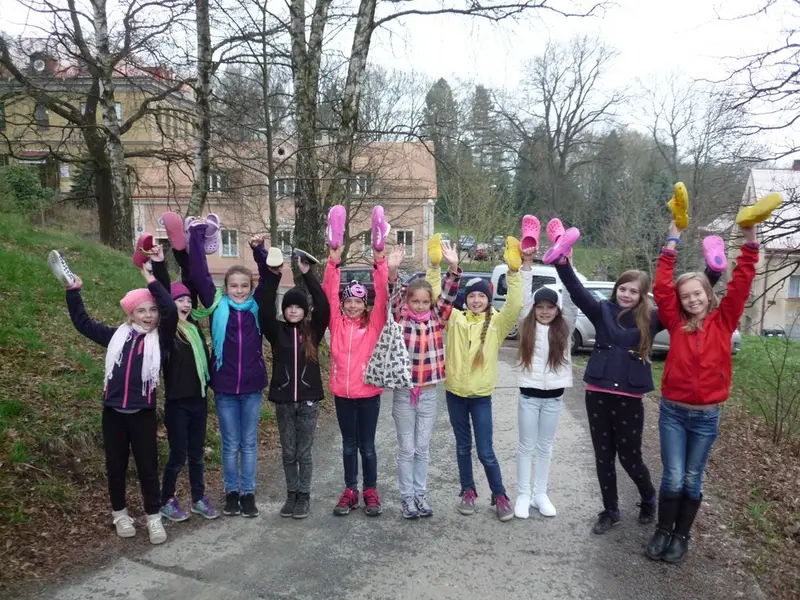 4. třída čte s předškoláčky