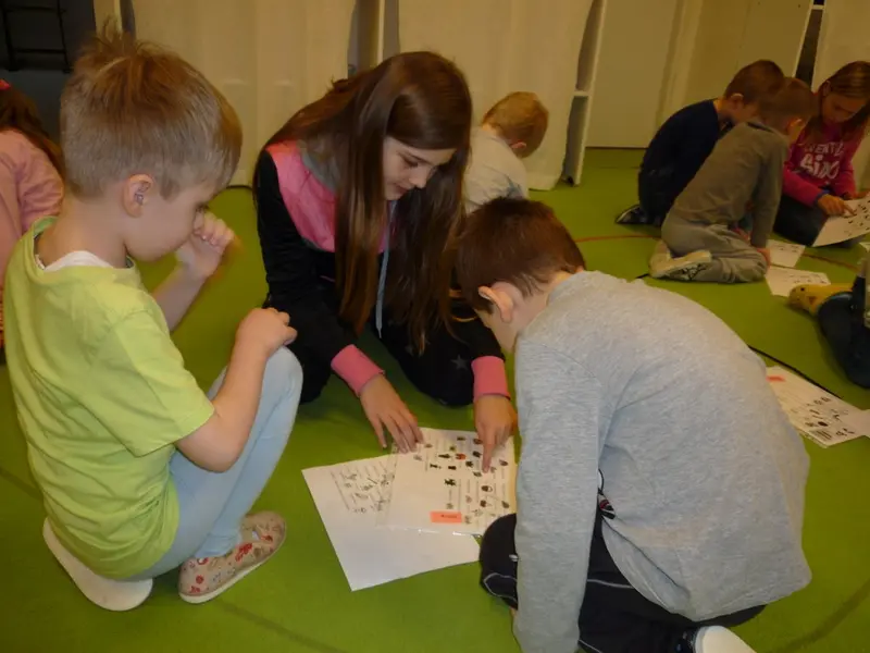 4. třída čte s předškoláčky