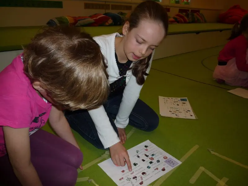 4. třída čte s předškoláčky