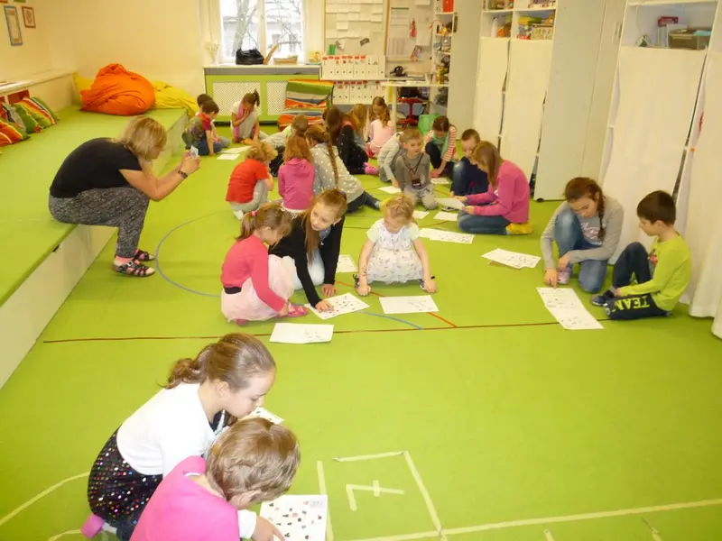 4. třída čte s předškoláčky