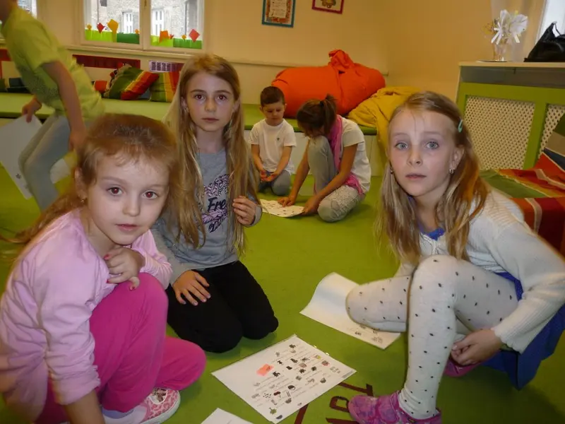 4. třída čte s předškoláčky