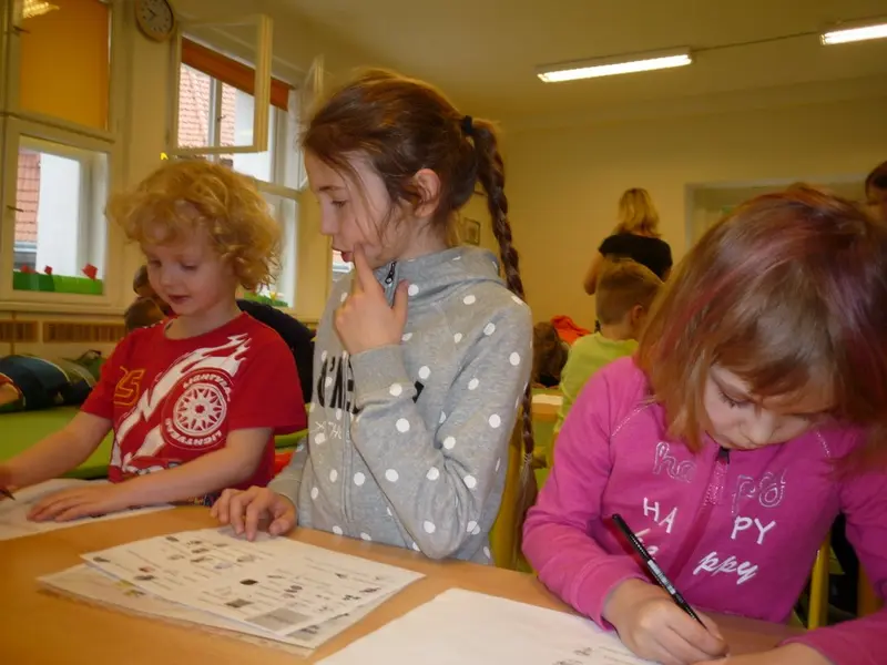 4. třída čte s předškoláčky