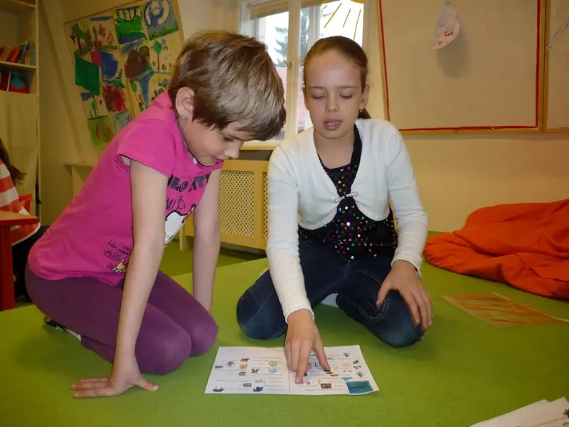 4. třída čte s předškoláčky