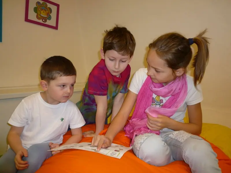 4. třída čte s předškoláčky