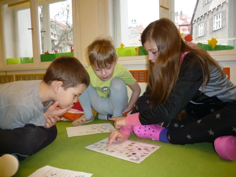 4. třída čte s předškoláčky