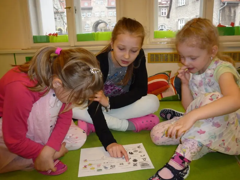 4. třída čte s předškoláčky