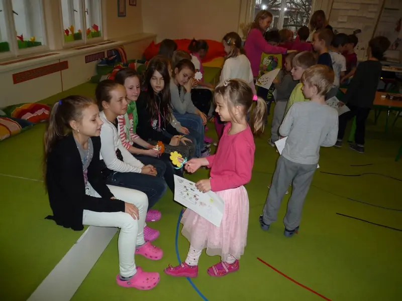4. třída čte s předškoláčky