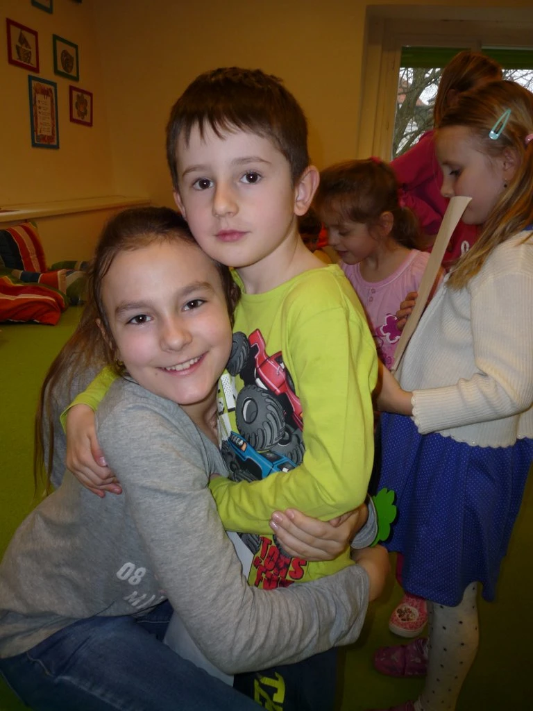4. třída čte s předškoláčky