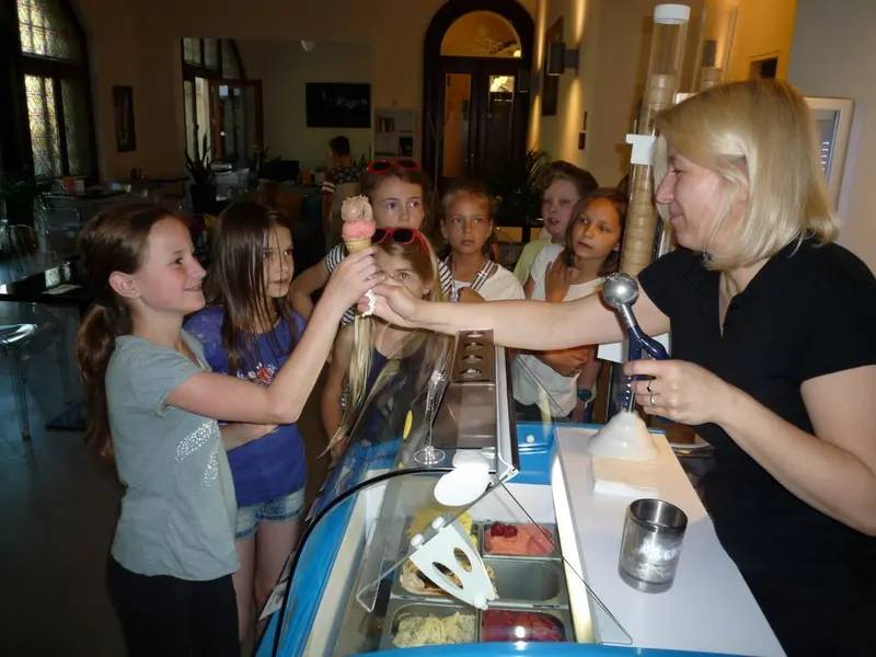 4. tř. v galerii na zmrzlině