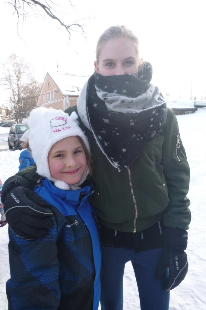 2.A a 2.B s patrony na sněhu