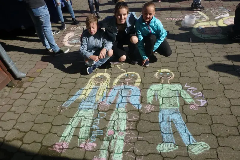 2.AB + 8.TŘ. MALOVÁNÍ KŘÍDAMI