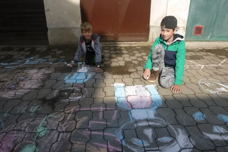 2.AB + 8.TŘ. MALOVÁNÍ KŘÍDAMI