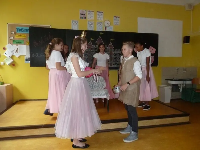 Divadlo žije