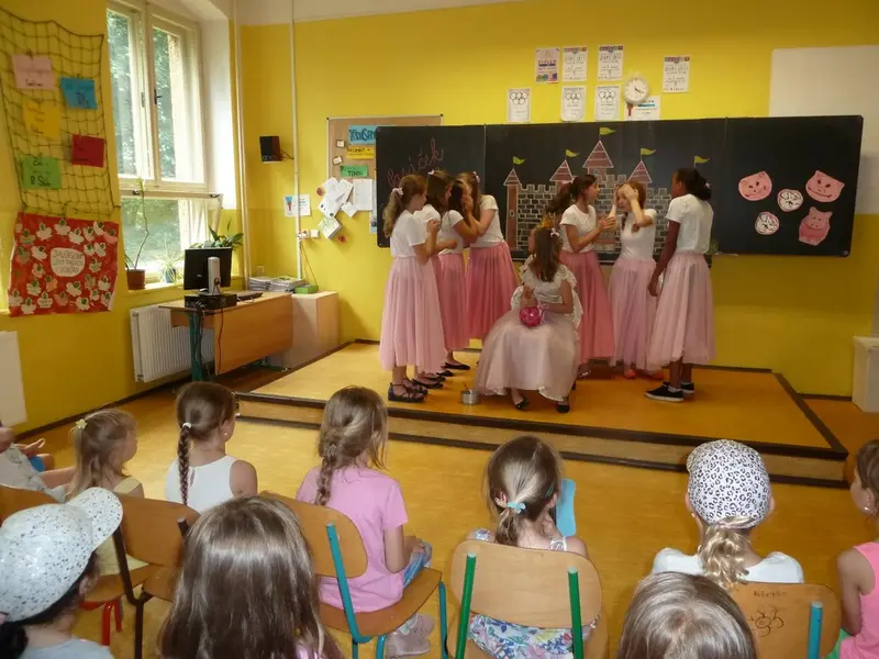 Divadlo žije