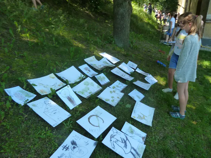 Galerie v trávě 4.třída