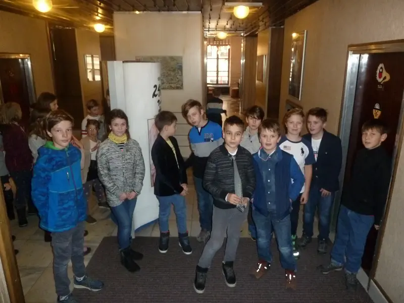 Třeťáci a čtvrťáci v divadle